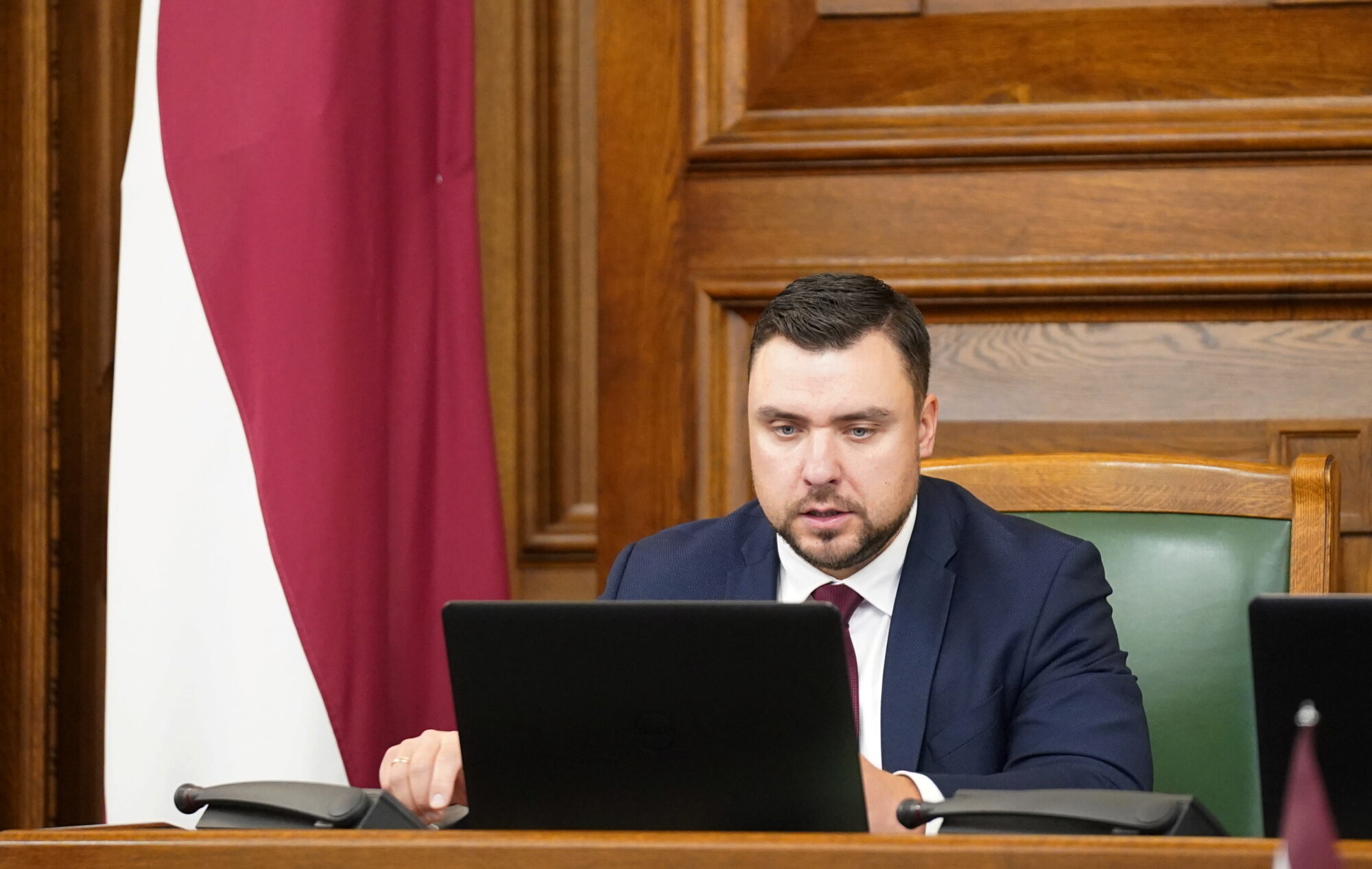 Saeimas sekretāra biedrs Grasbergs pērn atalgojumā saņēmis 86 800 eiro
