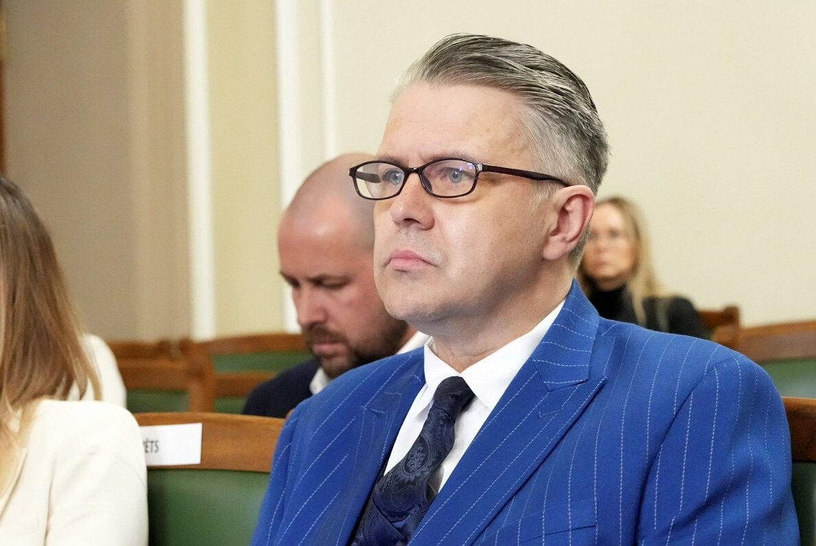 Tiesībsargs tomēr pārdomā un nolemj demisionēt