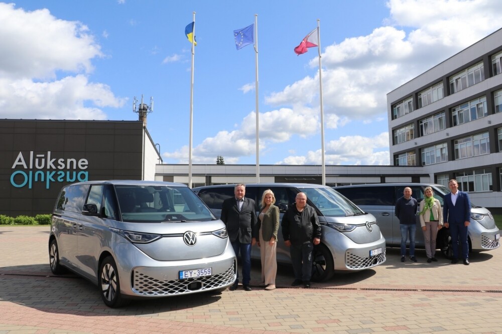 Alūksnes novada pašvaldība par ES fondu finansējumu iegādājusies trīs bezemisiju transportlīdzekļus