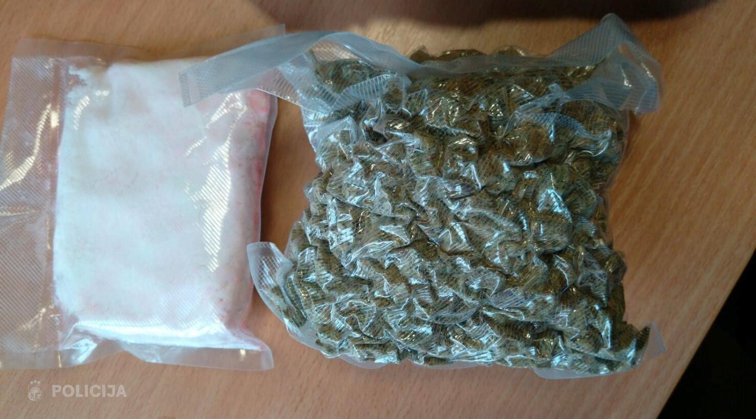 Rīgā pie jaunieša atrod prāvus narkotiku krājumus