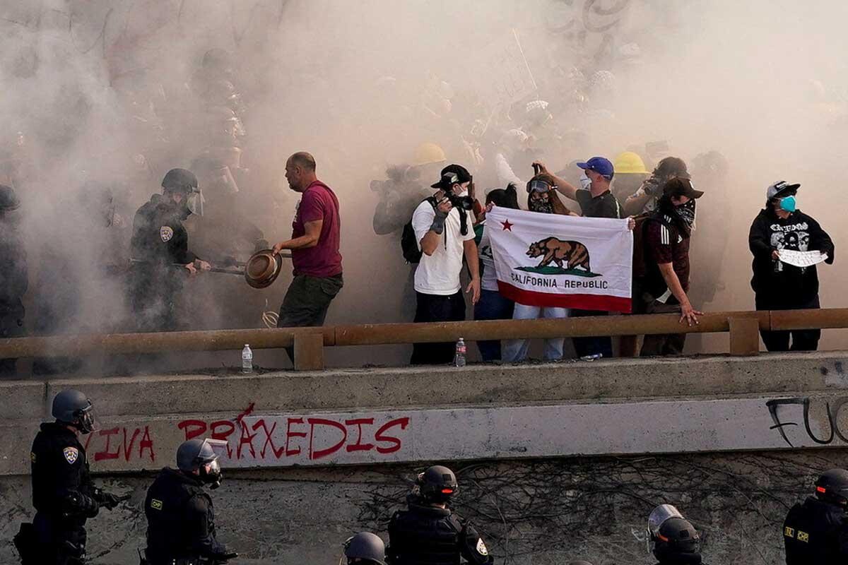 Arī Sanfrancisko protesti pret nelegālo migrantu deportēšanu pārauguši vardarbībā