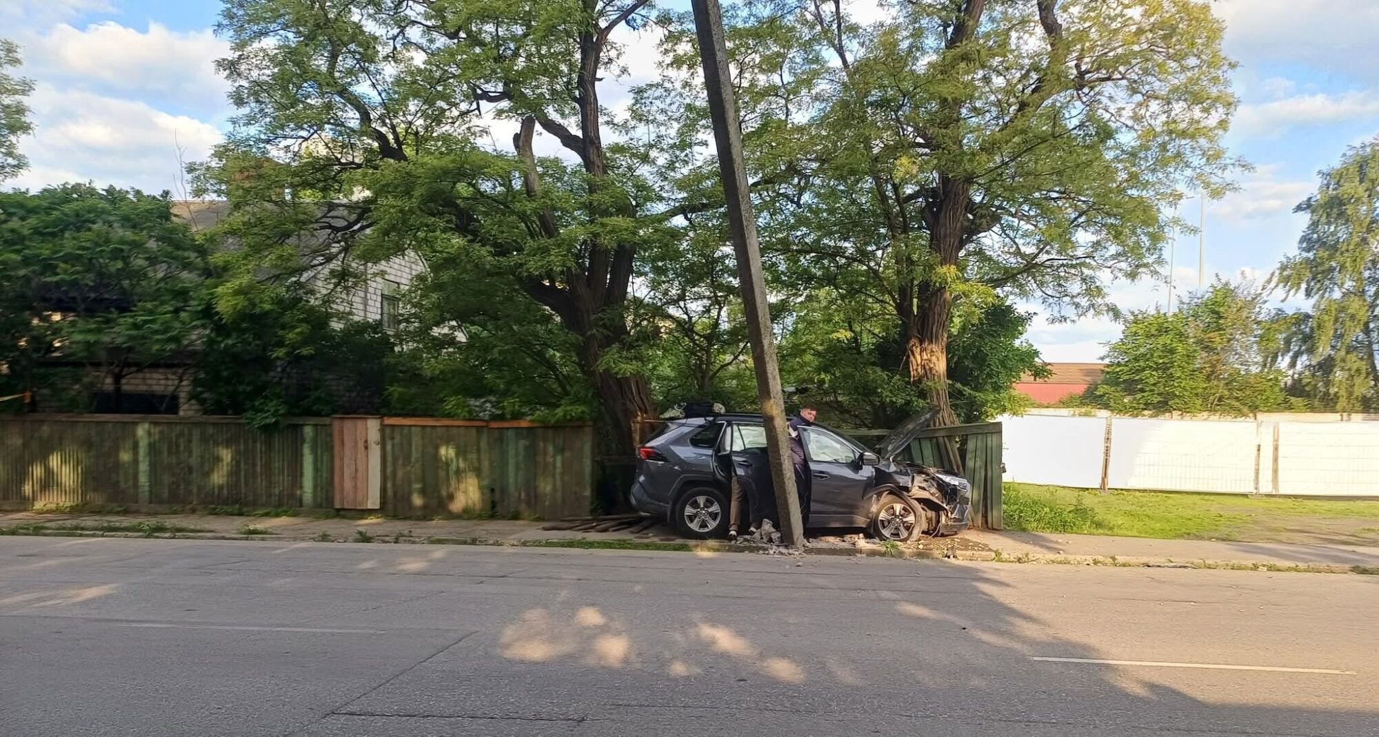 Foto un video: Rīts Laumas rajonā sākās ar sastrēgumu. Iespējamais iemesls – staba taranēšana O. Kalpaka ielā