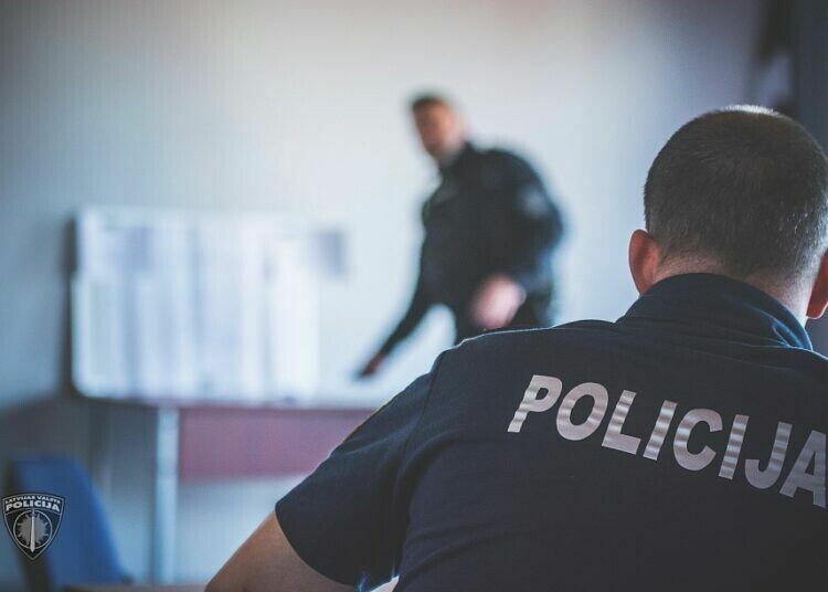 Organizētu grupu tur aizdomās par naudas atmazgāšanu aptuveni pusmiljarda eiro apmērā