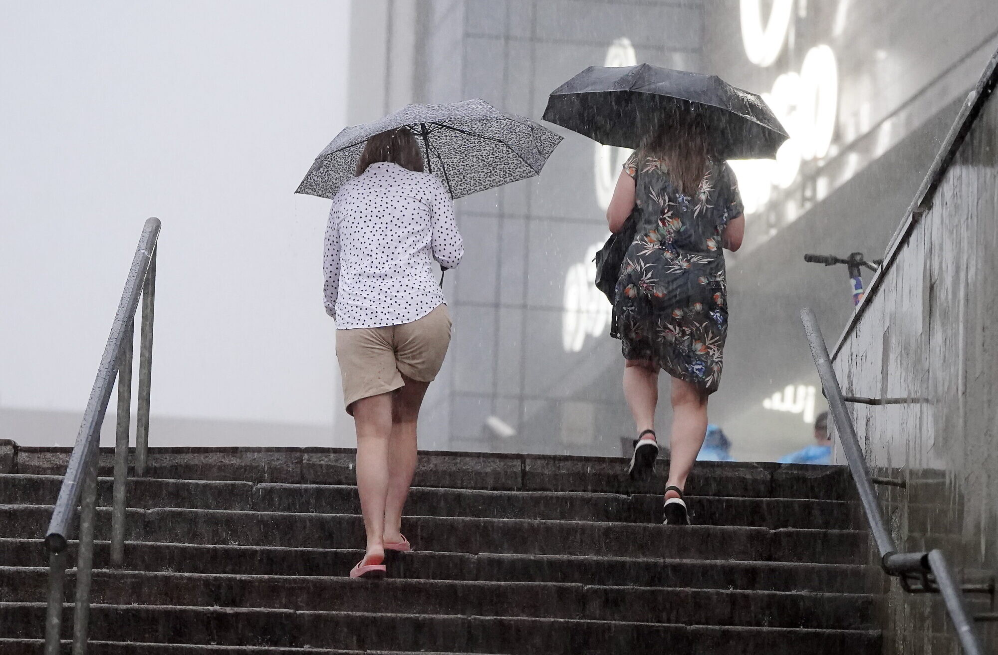 Lielākais spēcīga negaisa risks prognozēts valsts dienvidu daļā