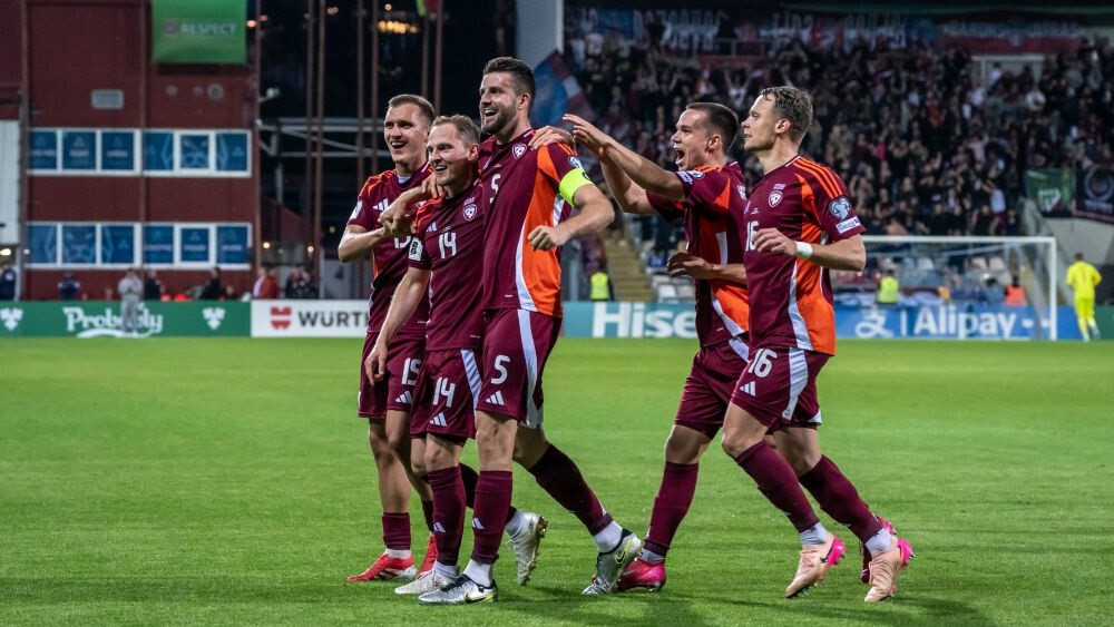 Video: Latvijas futbolisti Pasaules kausa kvalifikācijas mačā spēlē neizšķirti ar Albāniju