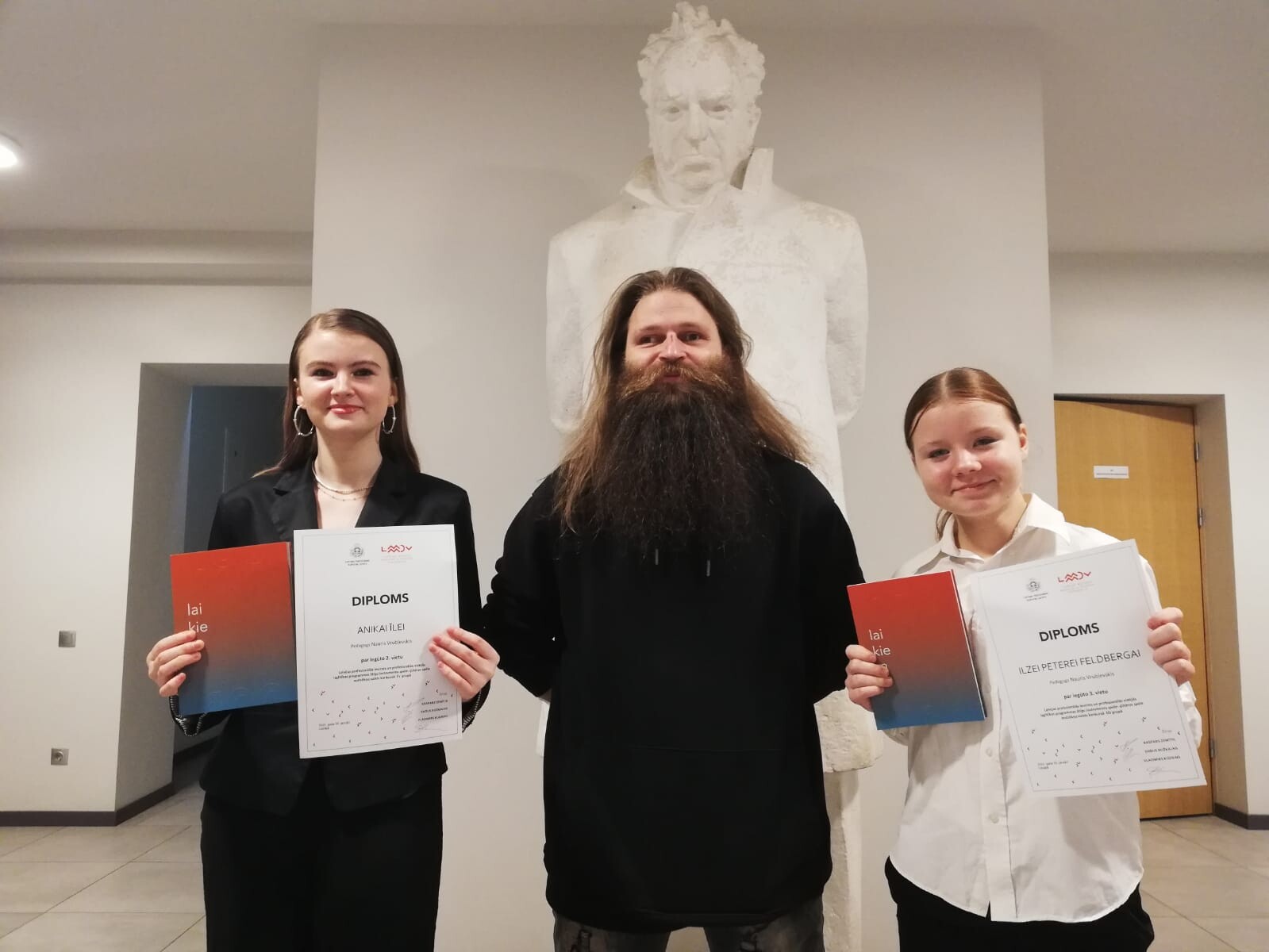 Dienvidkurzemē skolēnus par mācību sasniegumiem apbalvo ar naudas balvām līdz 200 eiro