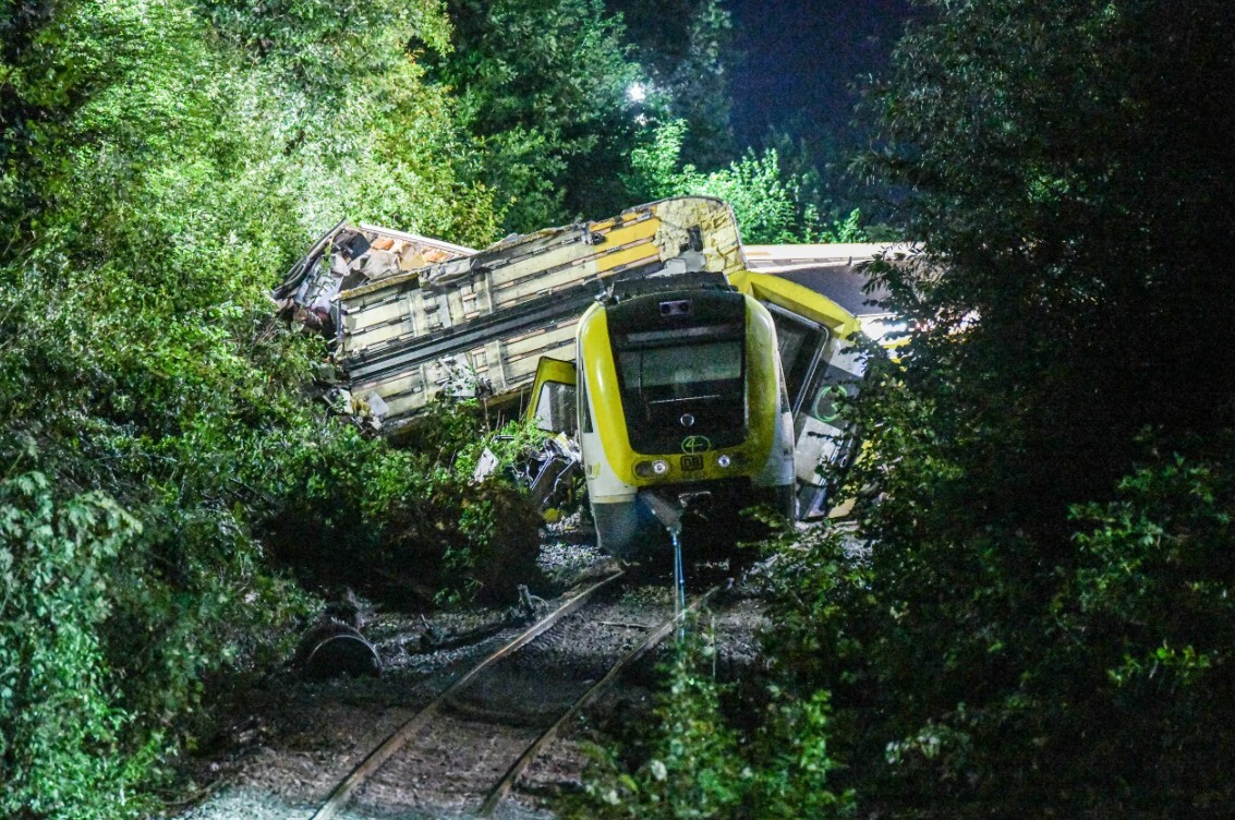 Vācijā vilciena katastrofā gājuši bojā trīs cilvēki