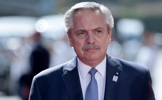 Argentīnas eksprezidents Fernandess tiks tiesāts par korupciju
