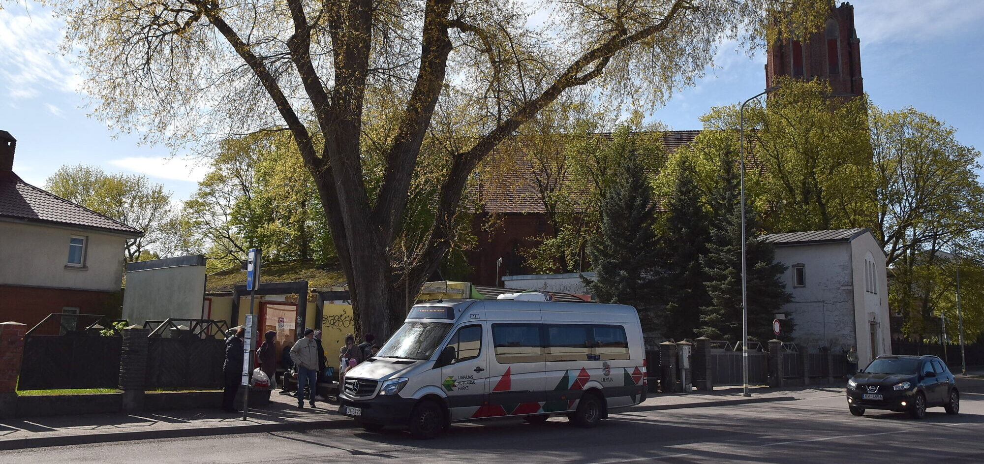 Par vienu avīžu kiosku mazāk. “Narvesen” plāno aizvākt preses kiosku un bezjumta pieturvietu Kuršu ielā