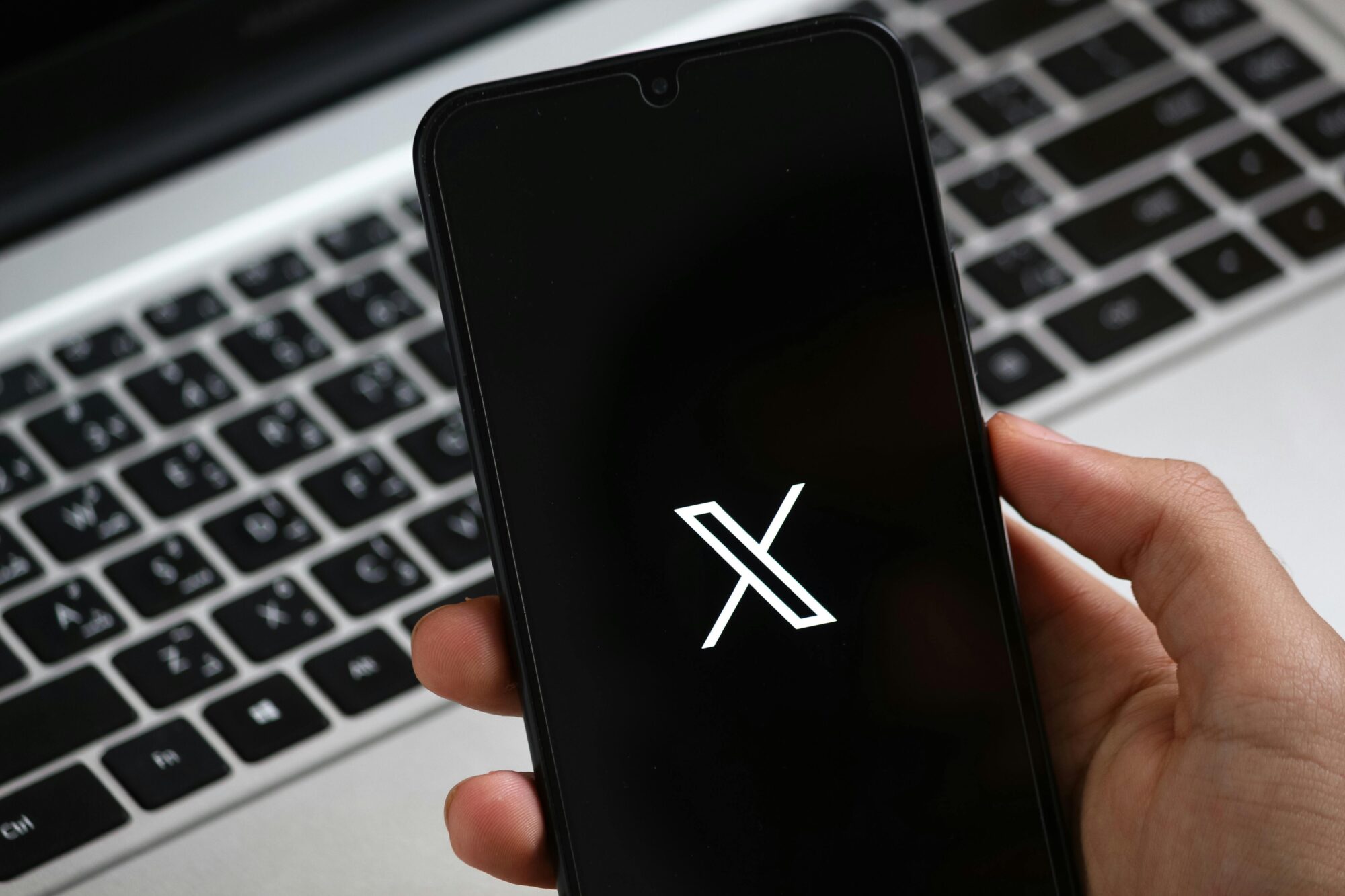 “X” izpilddirektore Jakarino atstāj amatu
