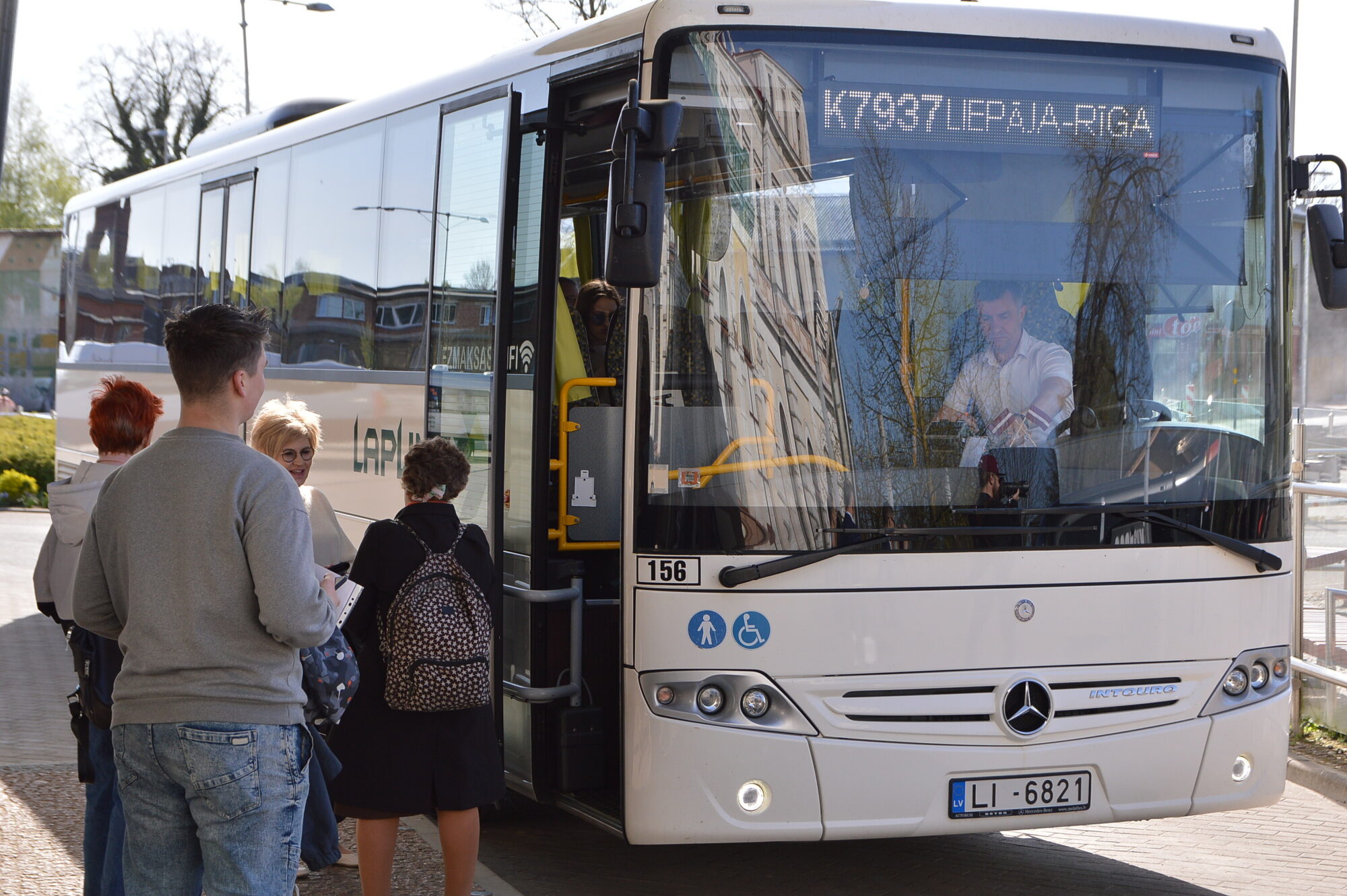Dedzina naudu, lai izpildītu saistības. Reģionālo autobusu reisi pārvadātājiem ilgstoši rada zaudējumus