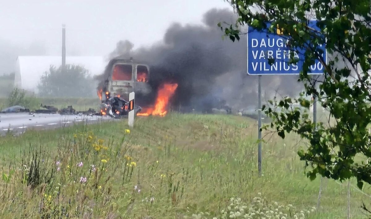 Video: Lietuvā apšaudē bojā gājušo Latvijas pilsoni tur aizdomās par sievietes un jaunieša slepkavību Pļavniekos