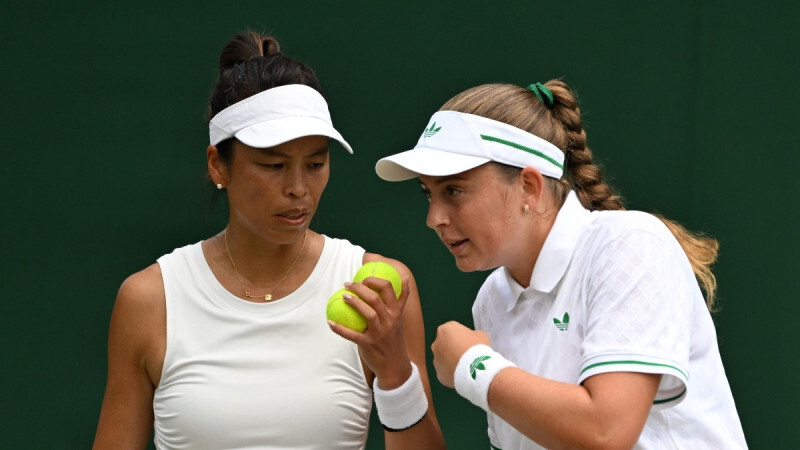 Ostapenko cīnīsies par savu otro “Grand Slam” dubultspēļu titulu un pirmās raketes godu