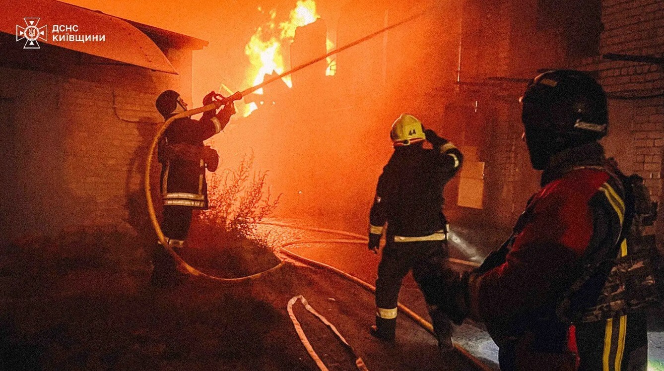 Krievijas dronu uzbrukumos Kijivai ievainoti 19 cilvēki
