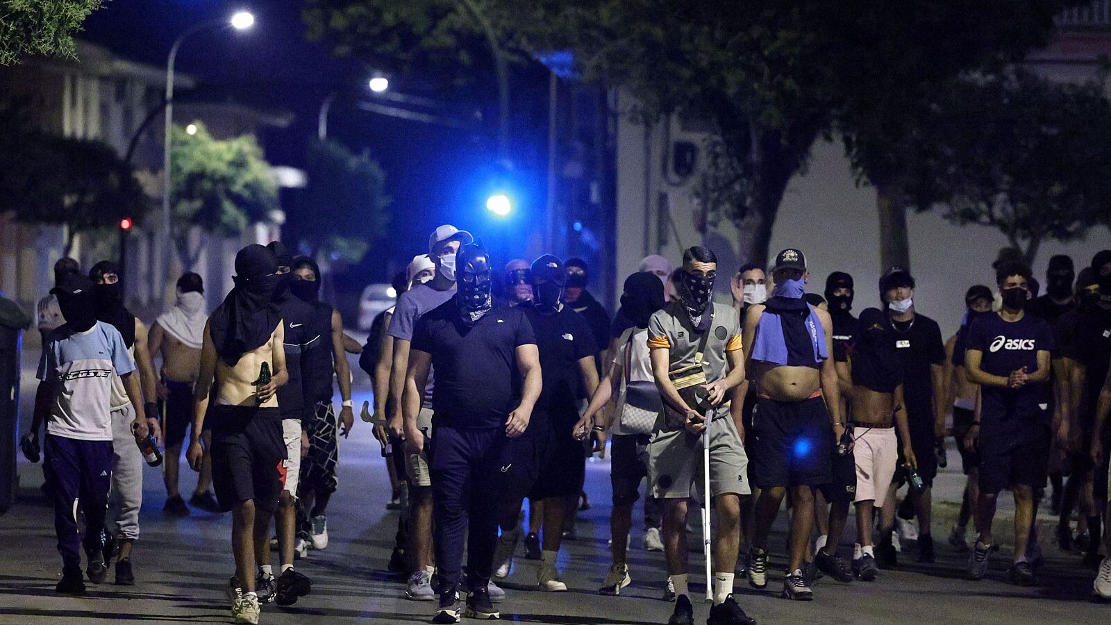Spānijas policija pārtraukusi pret imigrantiem vērstas nekārtības
