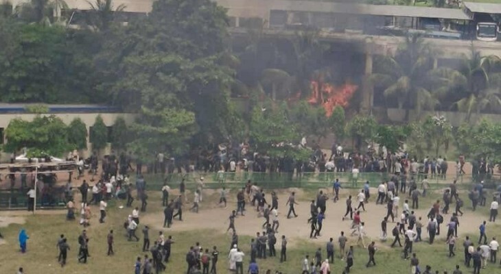 Bangladešas armijas lidmašīnas avārijā skolas teritorijā Dakā vismaz 20 bojāgājušie