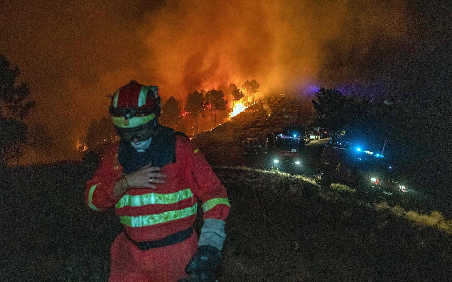 Spānija un Portugāle cīnās ar meža ugunsgrēkiem