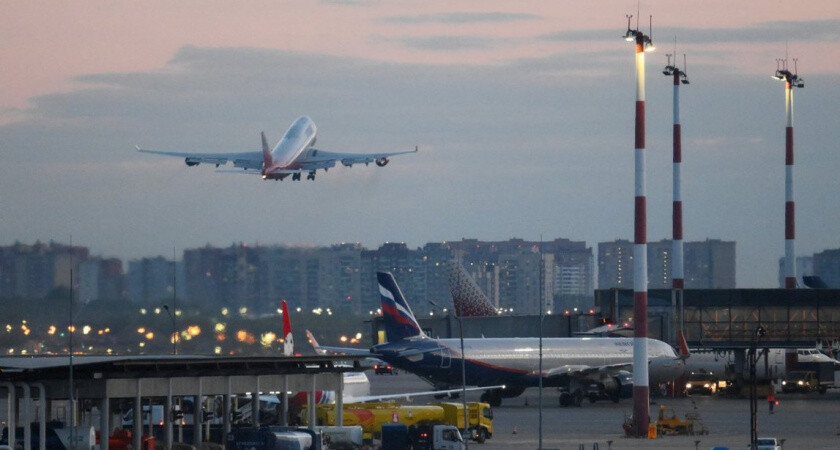 Ukraiņu lidroboti izraisa plašus aviosatiksmes traucējumus Maskavas lidostās
