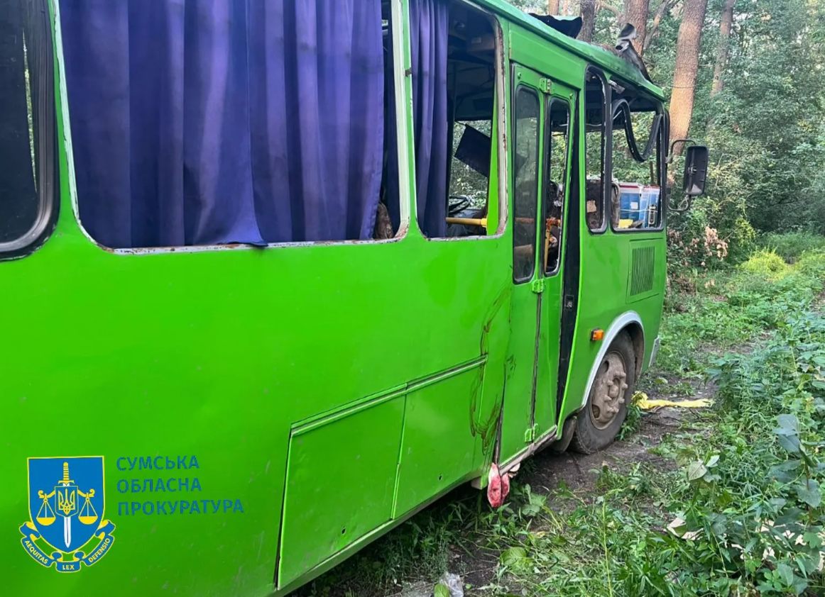 Krievijas drona uzbrukumā autobusam Sumu apgabalā trīs nogalinātie