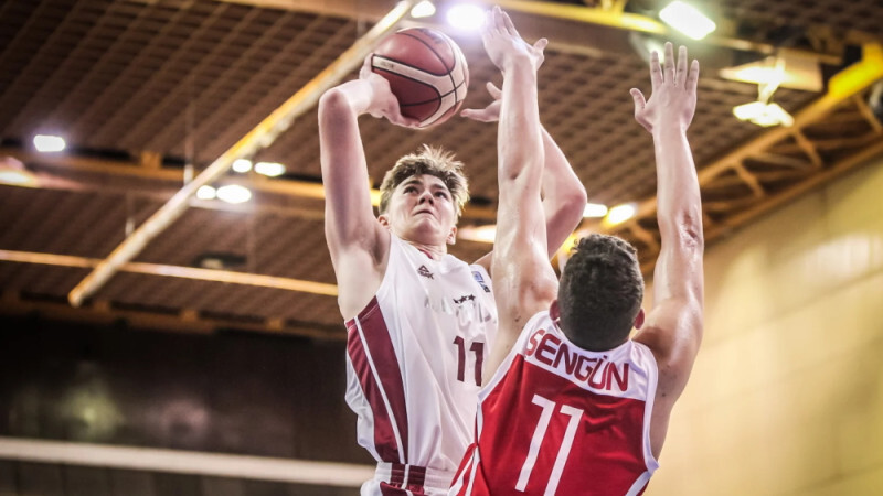 “Liepājā” profesionālo karjeru ievadīs studentu basketbola gaitas noslēgušais Kristians Feierbergs