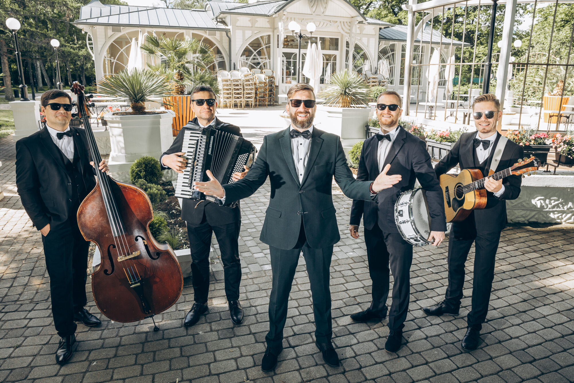 Jauna grupa “eLeR 2” ar Renāra Kaupera dziesmu piesaka sevi Latvijas radio ēteros