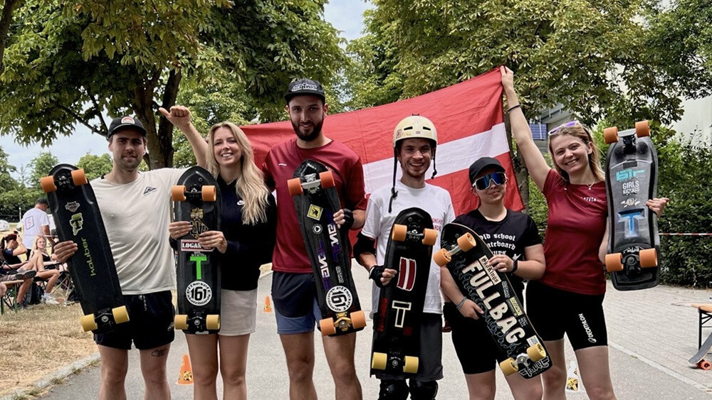 Latviešiem lieliski rezultāti Eiropas čempionātā skeitborda slalomā. Medaļas izcīna arī liepājnieki