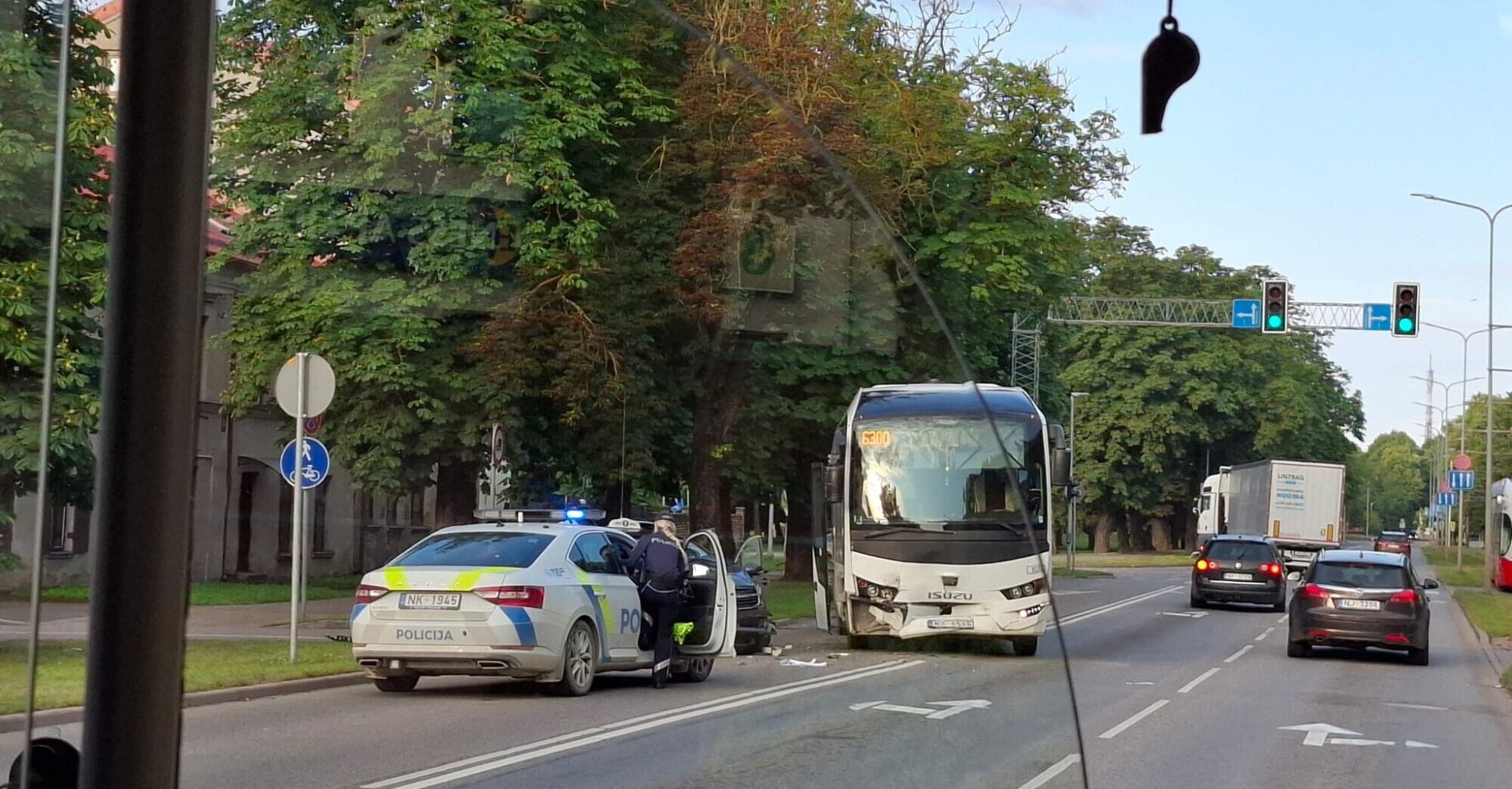Neveiksmīgs reiss uz Aizputi beidzas pēc 700 metriem