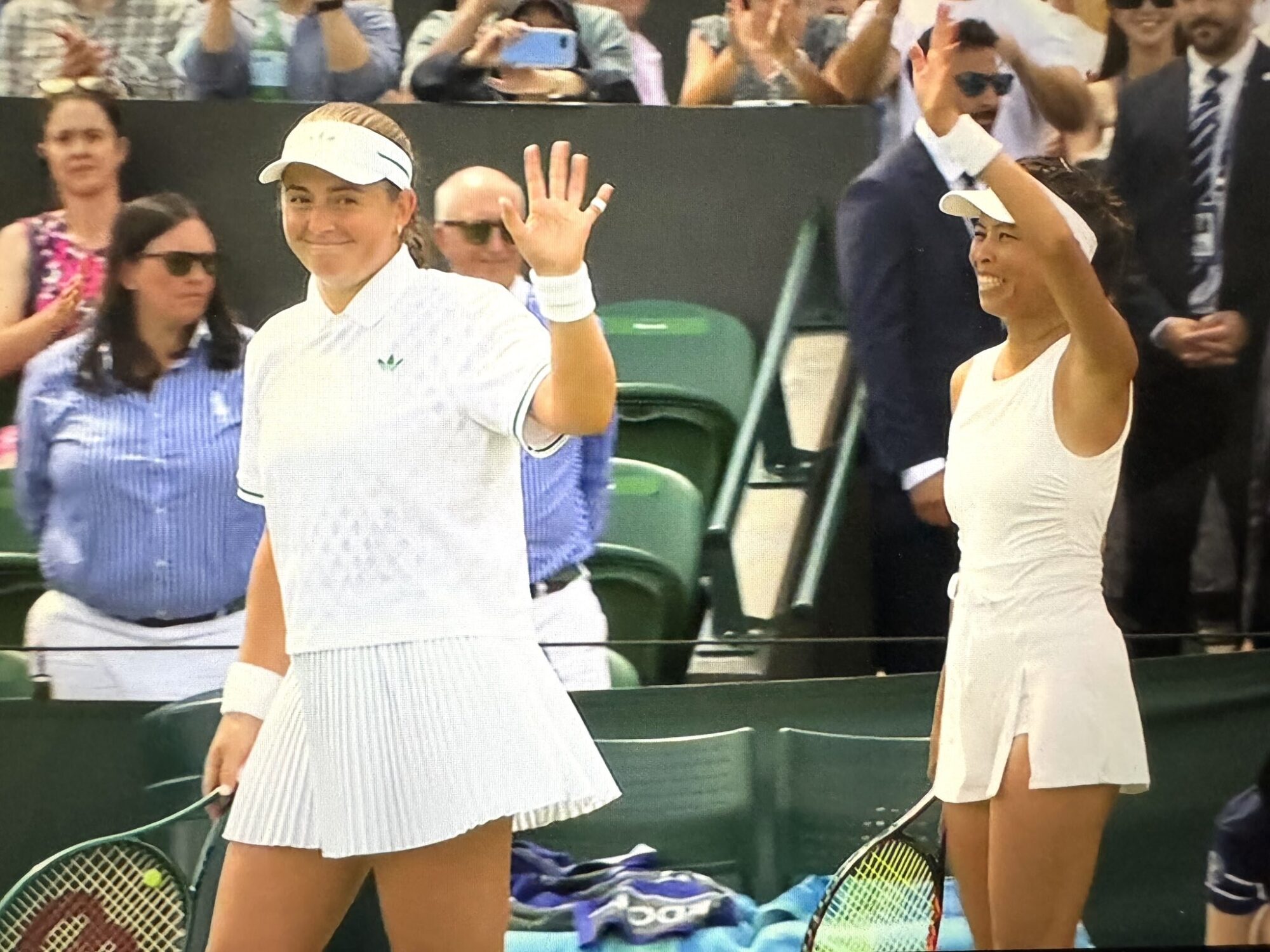 Ostapenko uzvara Vimbldonas tenisa čempionāta dubultspēļu sacensību pirmajā kārtā