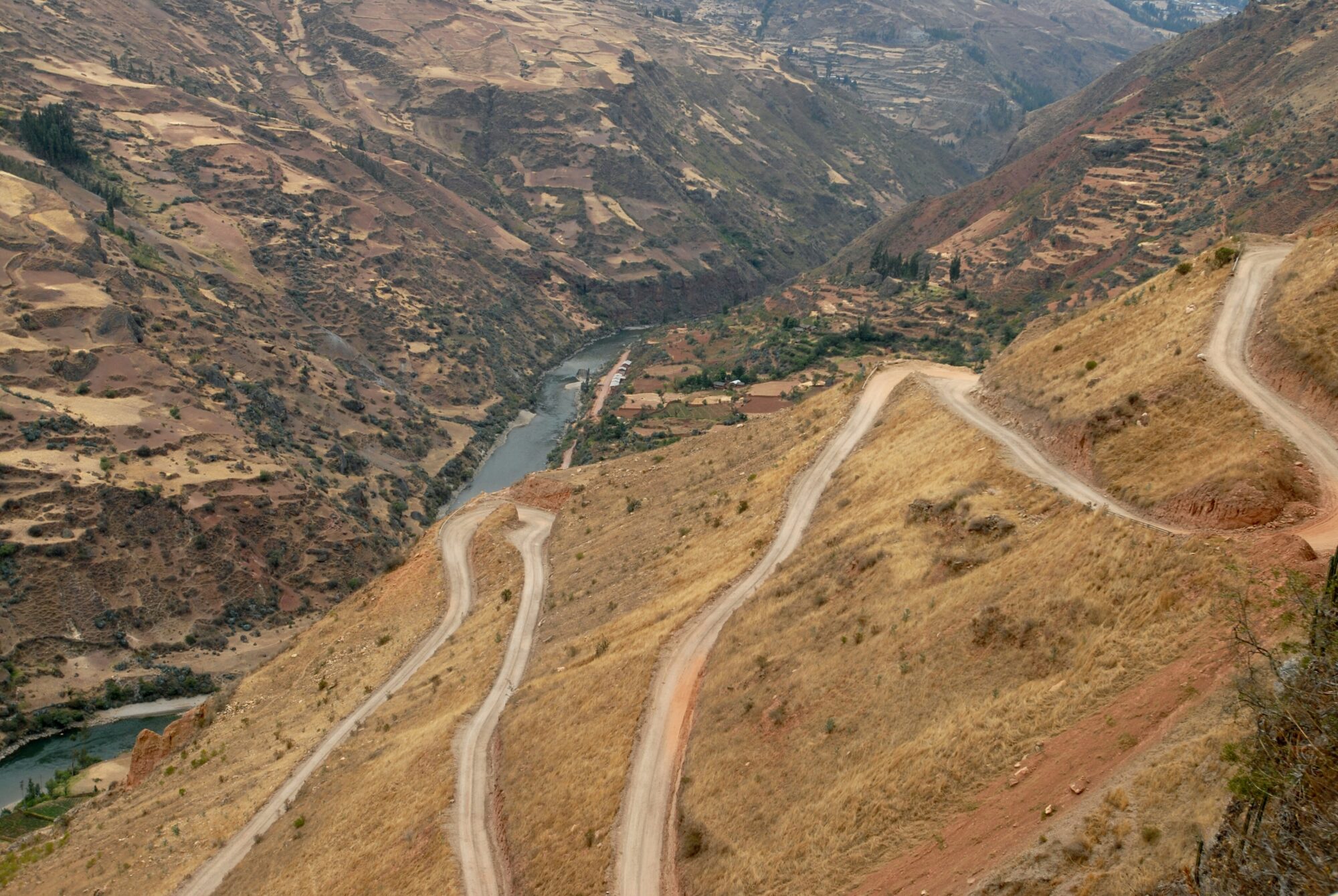 Autobusa avārijā Peru gājuši bojā vismaz 18 cilvēki