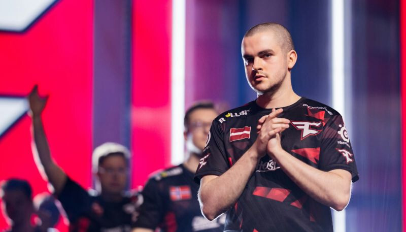Pēc diviem mēnešiem rezervē “broky” atgriežas “FaZe” sastāvā