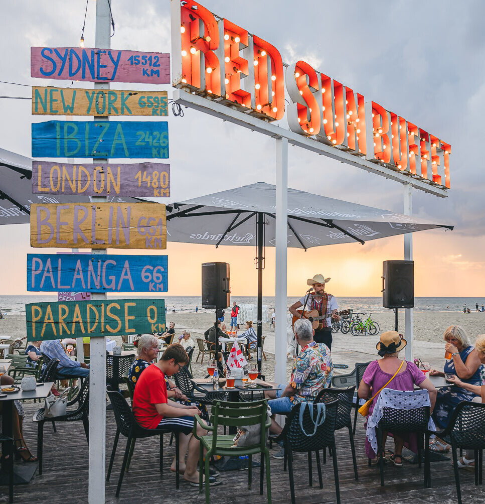 Austeres, dejas līdz rītam, neatkārtojamie “Orkestermaskinen” no Zviedrijas – “Red Sun Buffet” aicina vasarā! 