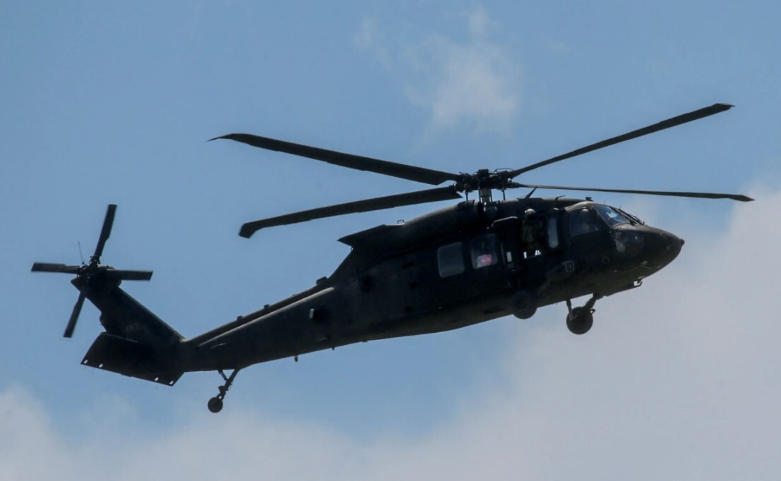 Ukrainai nodots par čehu ziedojumiem iegādātais helikopters “Black Hawk”