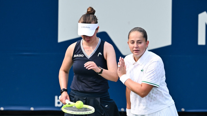 Ostapenko un Krejčīkova zaudē “US Open” dubultspēļu turnīra pirmajā kārtā