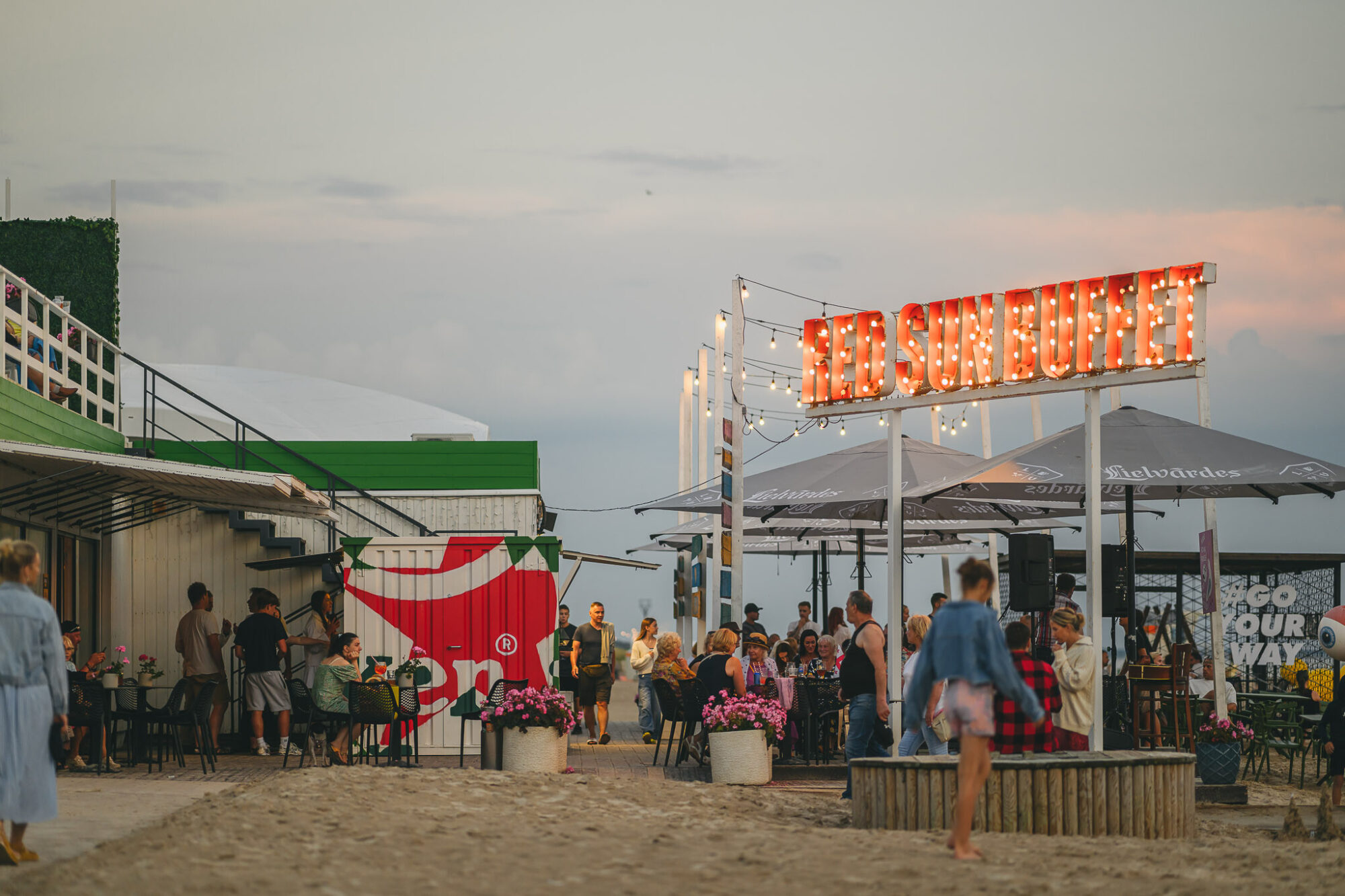 Vasara turpinās –  “Red Sun Buffet” skan idejas un mūzika