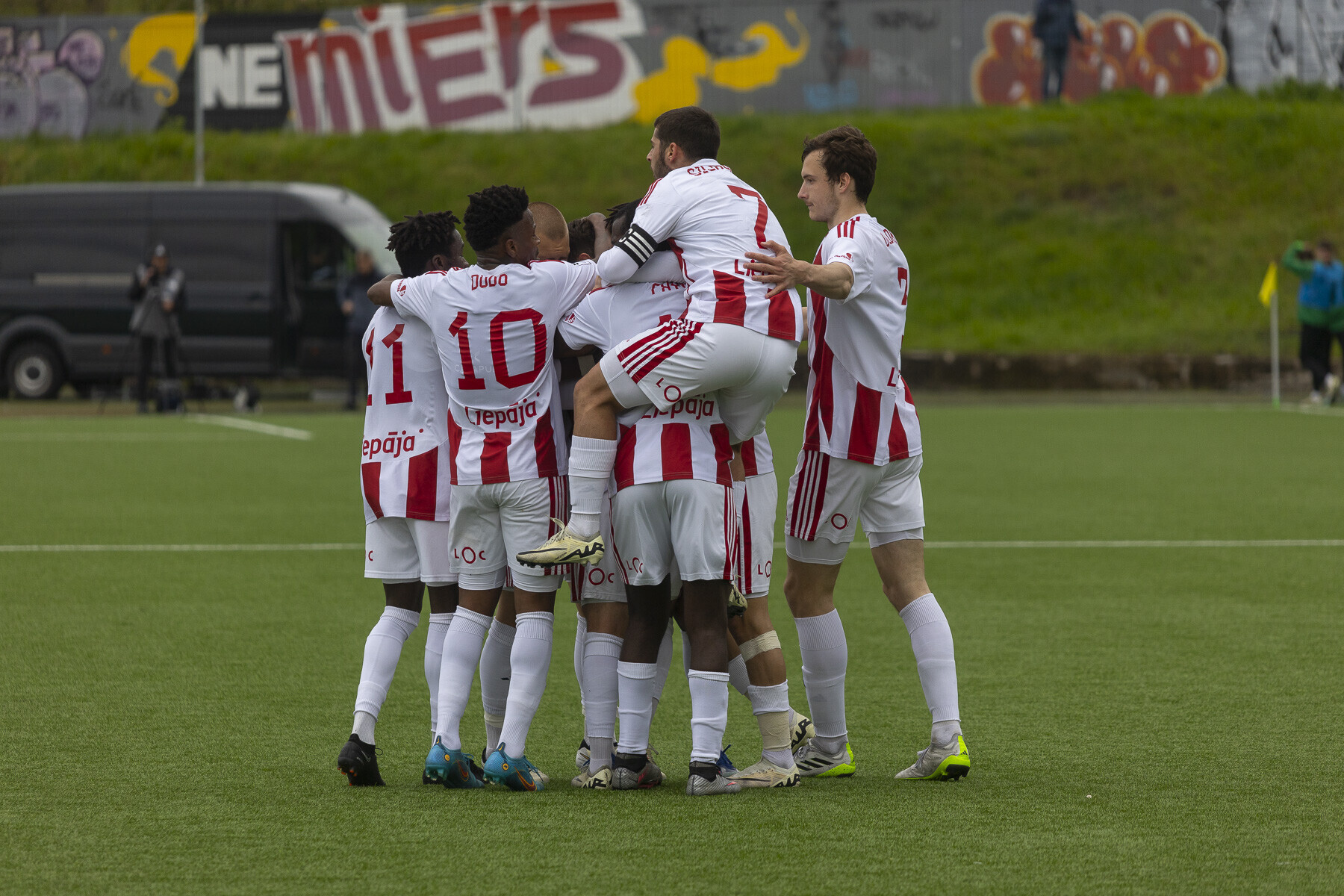 Video: “Liepājas” futbolisti trešo reizi šosezon apspēlē “Jelgavu”