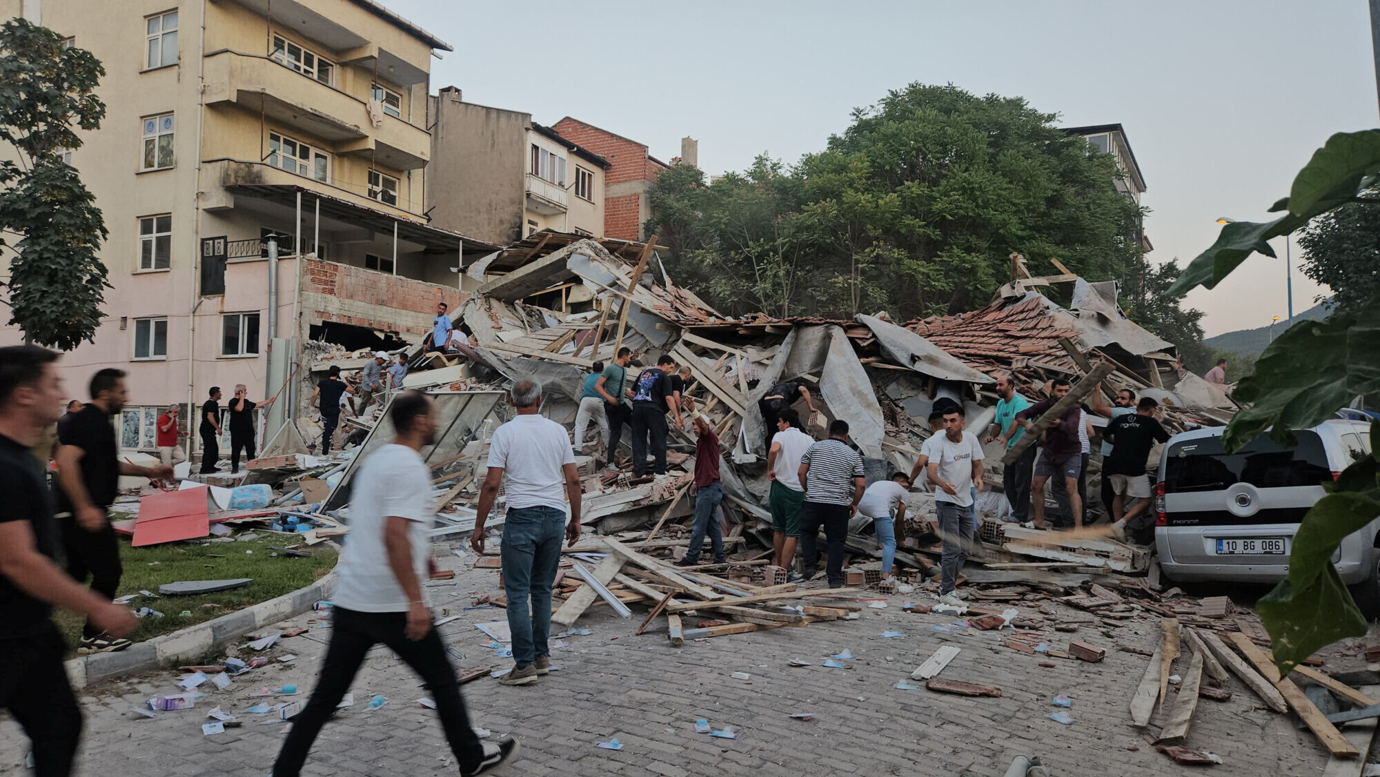 Zemestrīcē Turcijas rietumos gājis bojā viens cilvēks un gandrīz 30 ievainoti