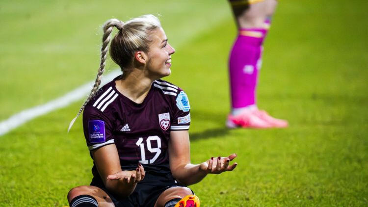 Latvijas sieviešu futbola izlase FIFA rangā pakāpjas uz 115. vietu