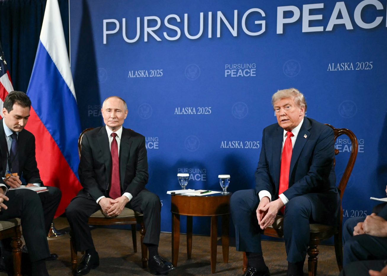 Aļaskā sākas Trampa un Putina sarunas