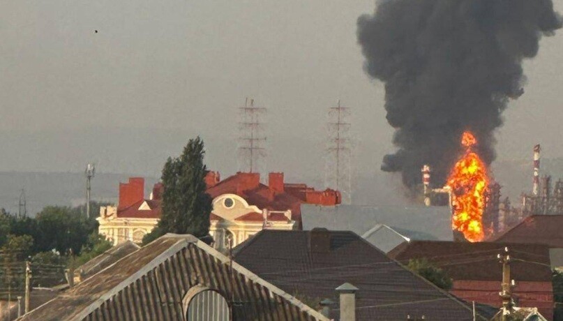 Krasnodaras novadā dronu triecienā cietusi naftas pārstrādes rūpnīca