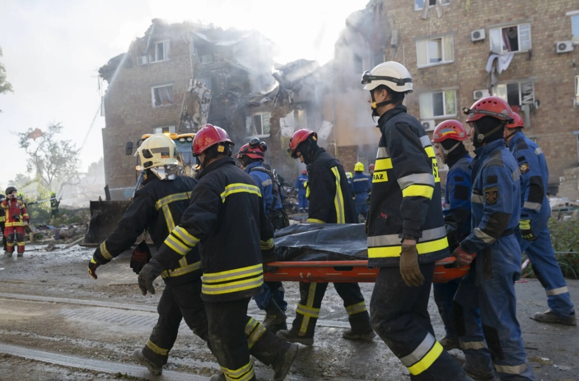Krievu uzbrukumā Kijivai nogalināto skaits pieaudzis līdz 23 cilvēkiem