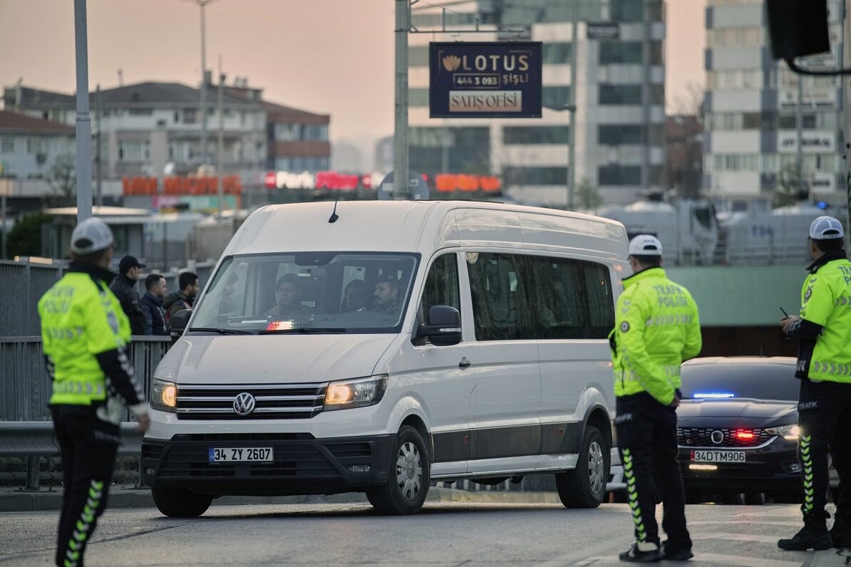 Turcijā aizturēts Stambulas Bejoglu rajona mērs un citas ar opozīciju saistītas amatpersonas