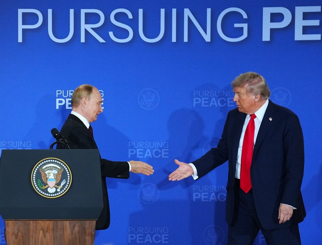 Mediji: Tramps Zelenskim teicis, ka Putins grib visu Donbasu