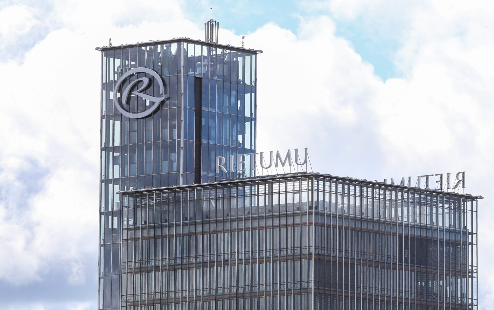 Krievijas ģenerālprokuratūra Maskavas šķīrējtiesai pieprasa konfiscēt “Rietumu bankas” īpašumus