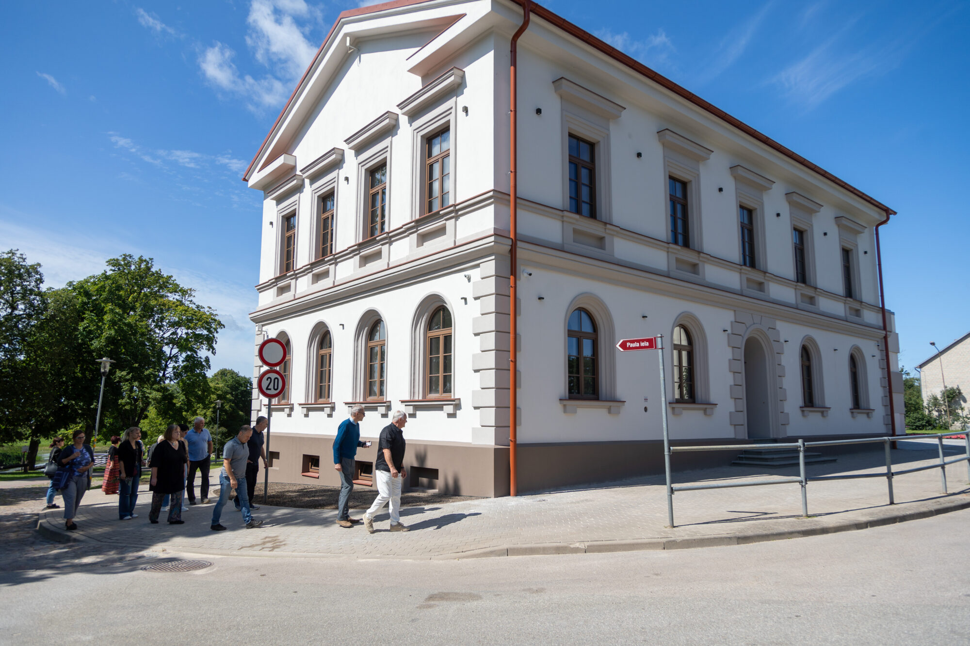 Novadā izpilddirektors strādās par 3100 eiro algu