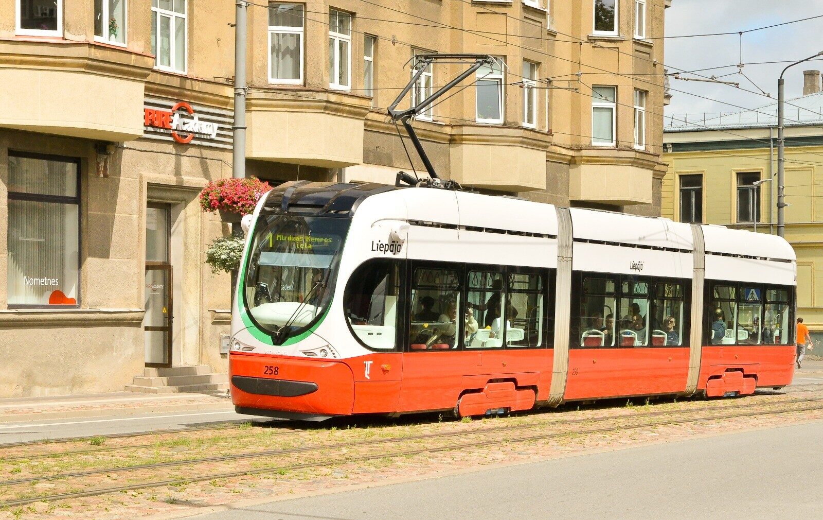 Tramvajos biļešu lasītāji būšot arī pie priekšējām durvīm