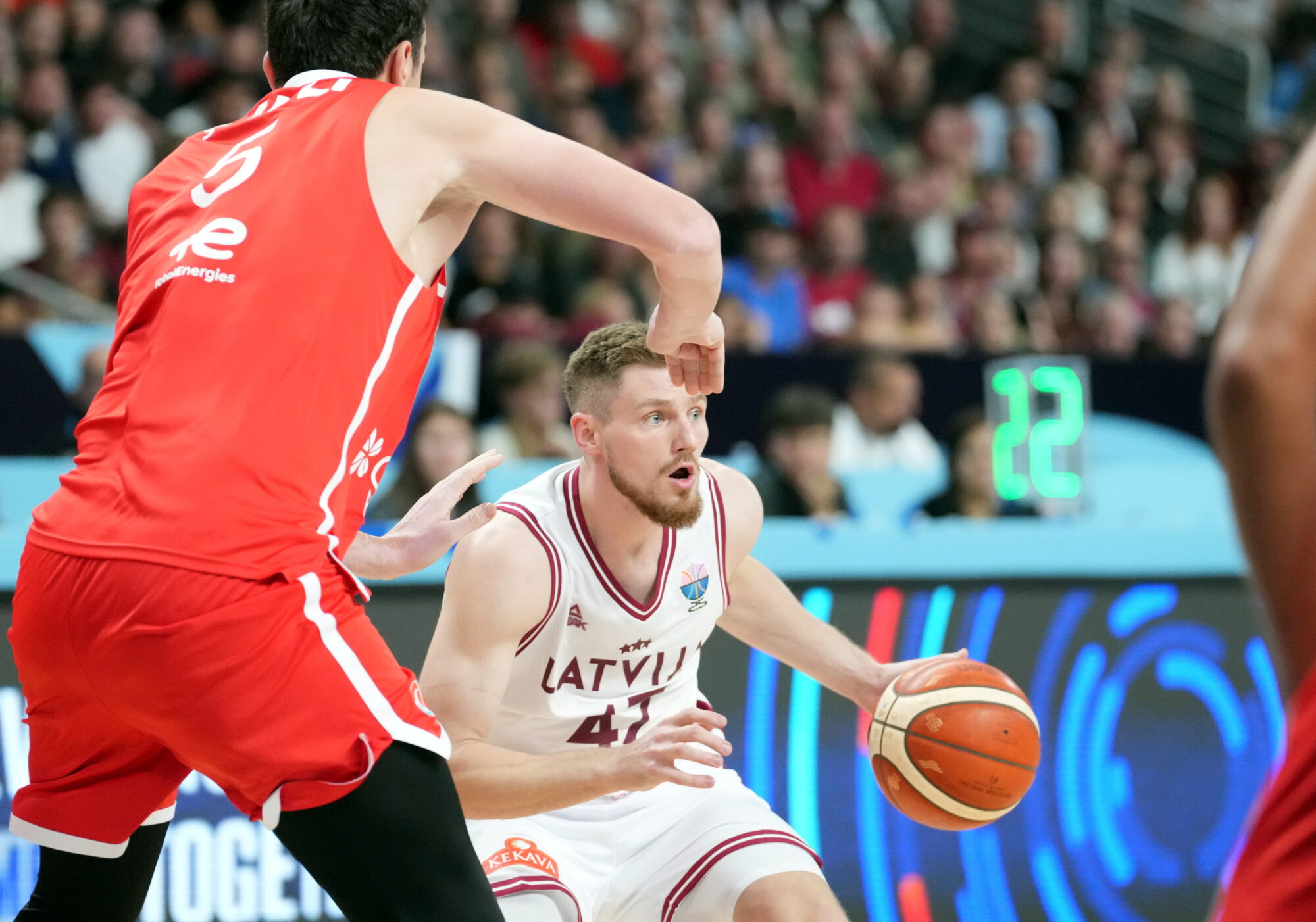 Video: Latvijas basketbolisti Eiropas čempionātu Rīgā uzsāk ar zaudējumu Turcijas izlasei