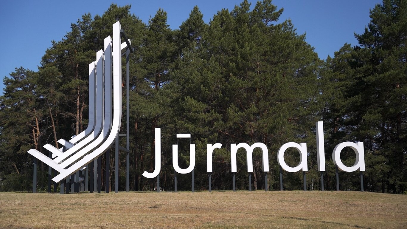Jūrmalas dome plāno paaugstināt iebraukšanas maksu Jūrmalā līdz pieciem eiro