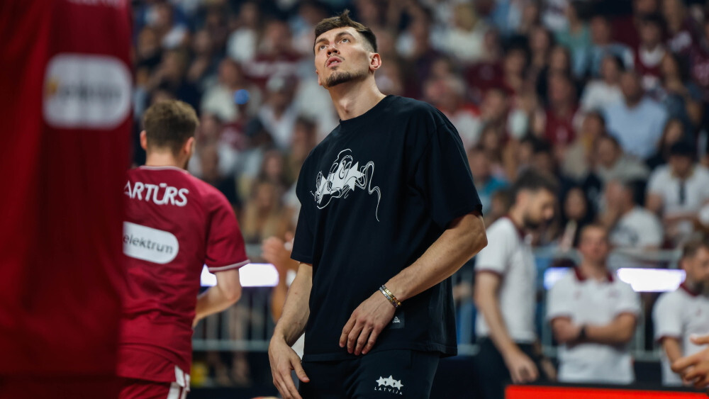 Latvijas basketbola izlasē Eiropas čempionātā savainojuma dēļ nespēlēs Rodions Kurucs