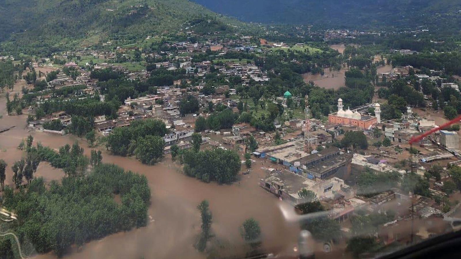 Plūdos Indijas un Pakistānas ziemeļos vairāk nekā 280 bojāgājušie