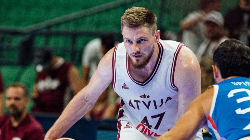 Latvijas basketbolisti Atēnās pēdējā pārbaudes spēlē pārspēj Itālijas izlasi